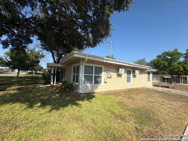 Listing photo id 15 for 703 El Monte Blvd