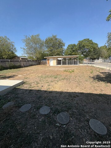 Listing photo id 16 for 703 El Monte Blvd