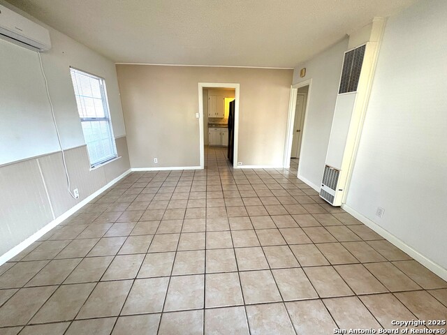 Listing photo id 1 for 703 El Monte Blvd