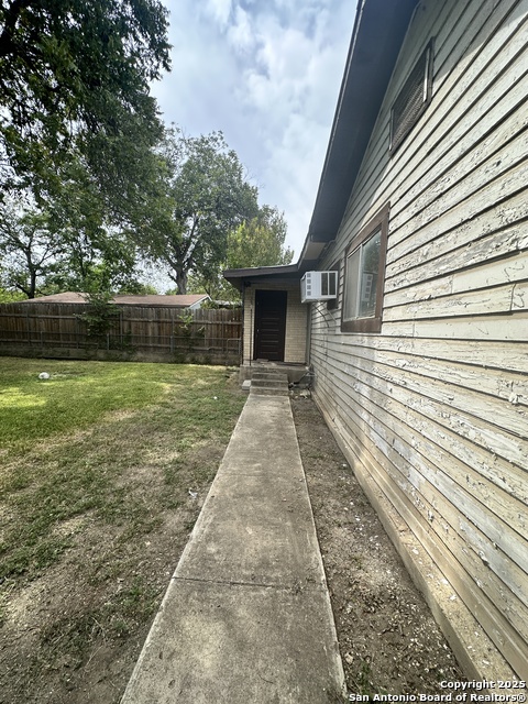 Listing photo id 3 for 370 Sterling