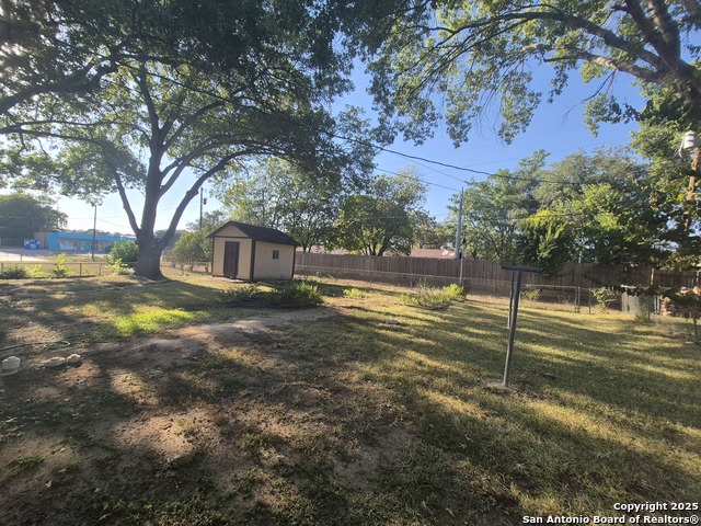 Image 10 of 46 For 205 Maple Dr.