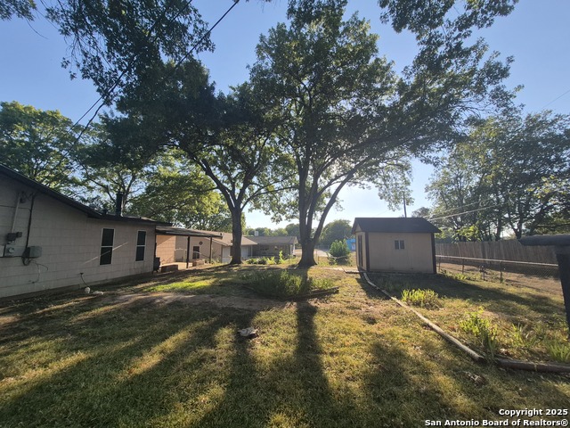 Image 11 of 46 For 205 Maple Dr.