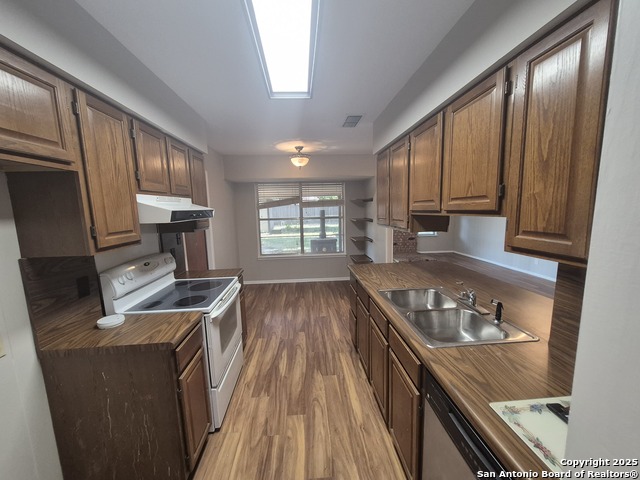 Image 18 of 46 For 205 Maple Dr.