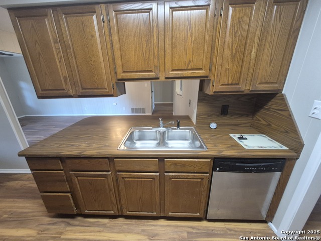 Image 20 of 46 For 205 Maple Dr.