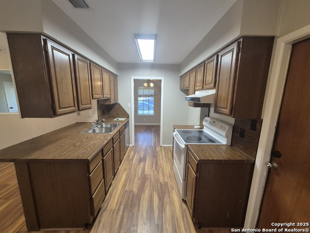 Image 21 of 46 For 205 Maple Dr.