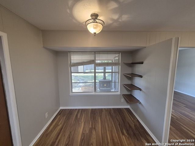 Image 22 of 46 For 205 Maple Dr.