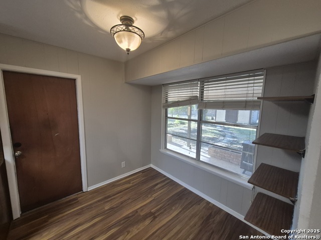 Image 23 of 46 For 205 Maple Dr.