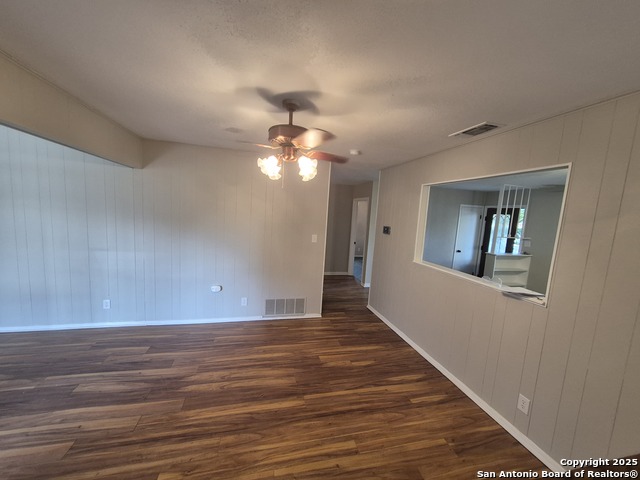 Image 25 of 46 For 205 Maple Dr.