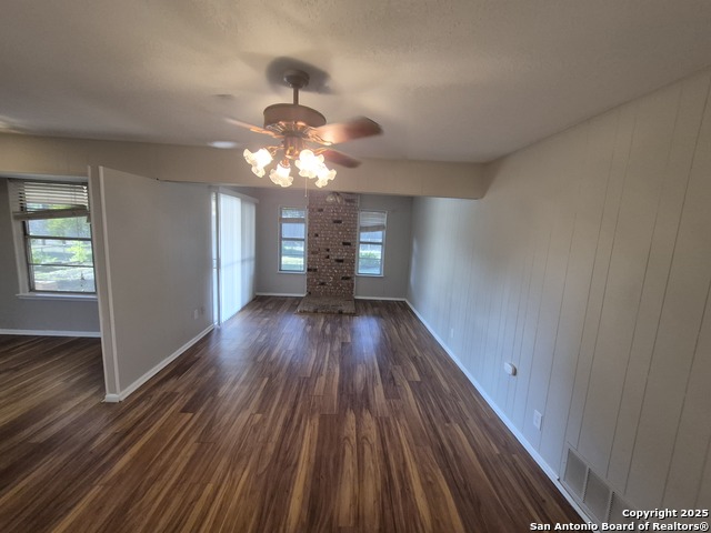 Image 26 of 46 For 205 Maple Dr.