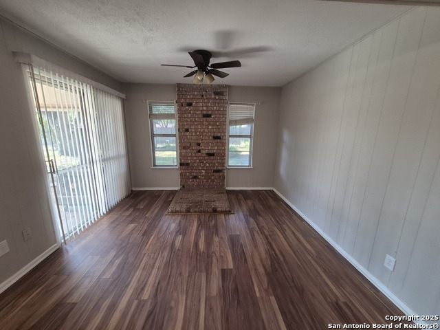 Image 28 of 46 For 205 Maple Dr.