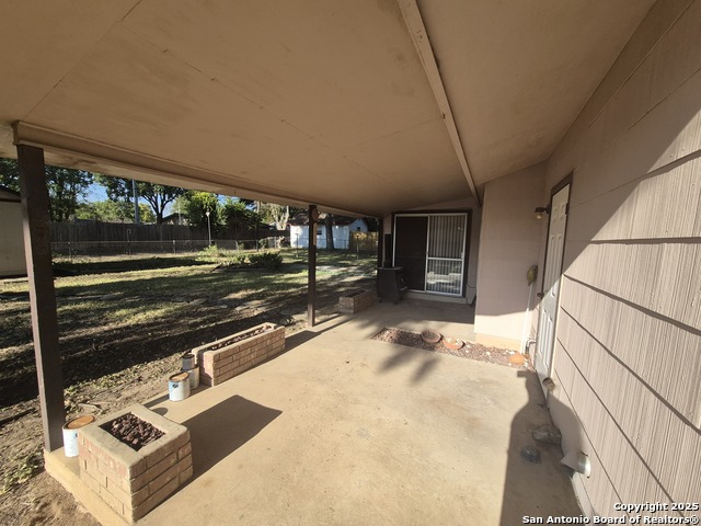 Image 5 of 46 For 205 Maple Dr.