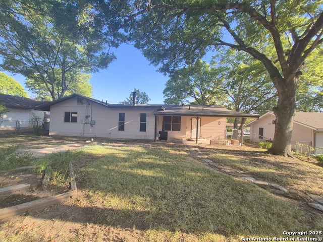 Image 8 of 46 For 205 Maple Dr.