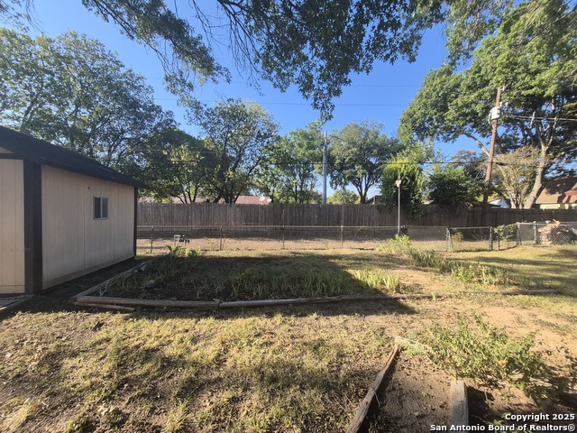 Image 9 of 46 For 205 Maple Dr.