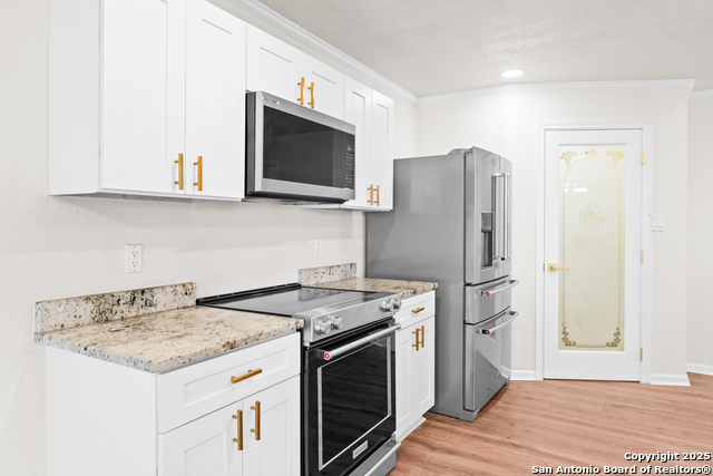 Listing photo id 6 for 4202 Waldon Pond