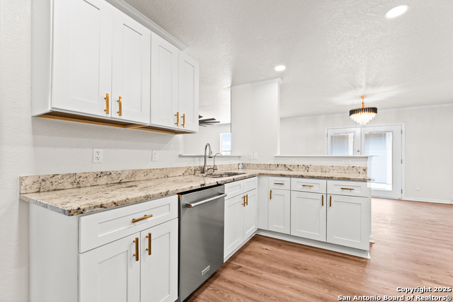 Listing photo id 7 for 4202 Waldon Pond