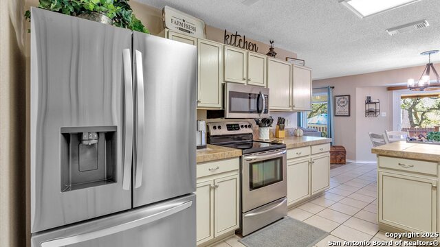 Listing photo id 8 for 224 Victoria Point
