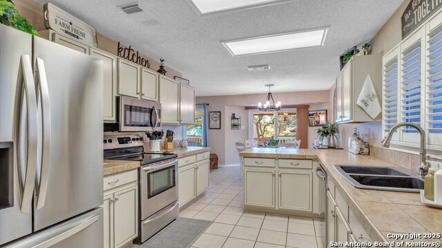 Listing photo id 5 for 224 Victoria Point