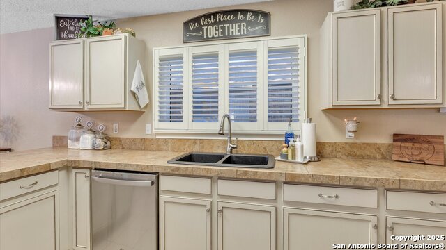 Listing photo id 7 for 224 Victoria Point