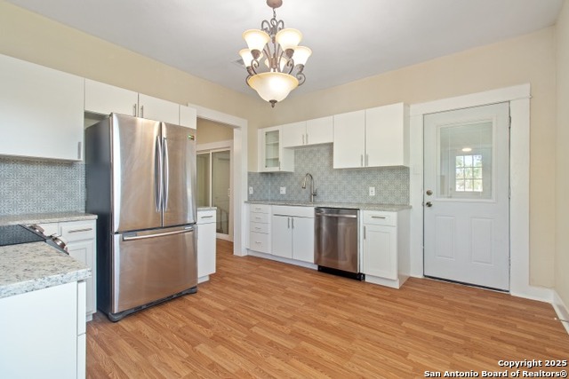 Listing photo id 3 for 2738 Christian