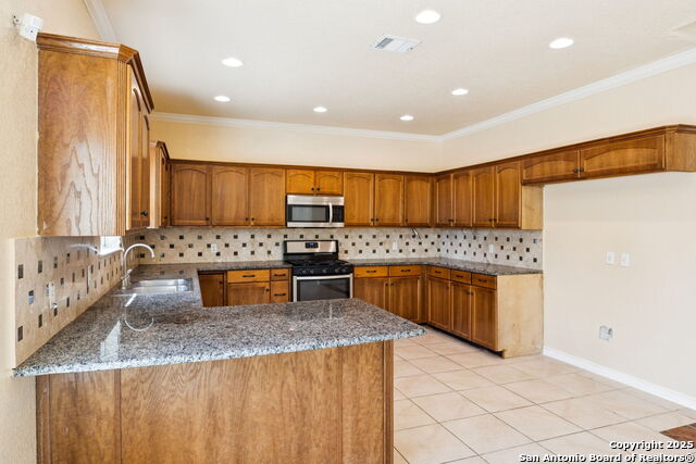Listing photo id 8 for 2822 Lou St