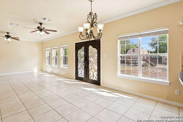 Listing photo id 13 for 2822 Lou St