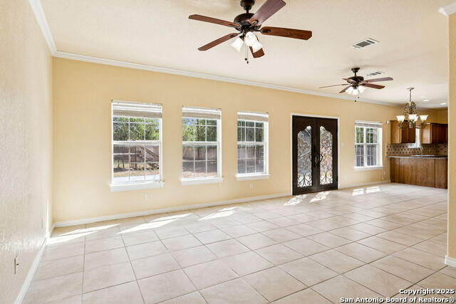 Listing photo id 14 for 2822 Lou St