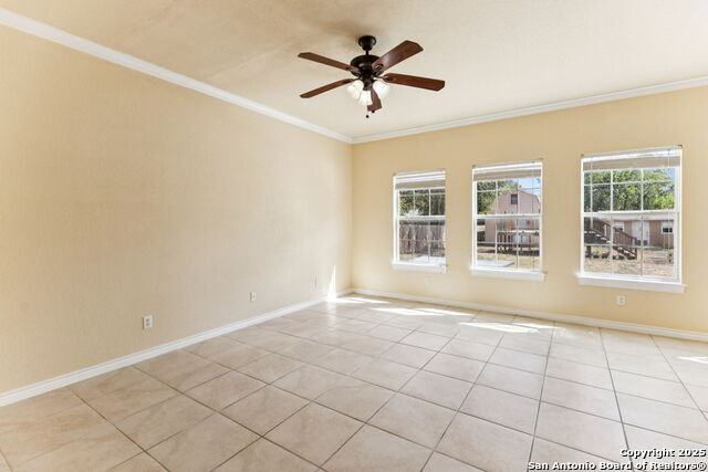 Listing photo id 15 for 2822 Lou St