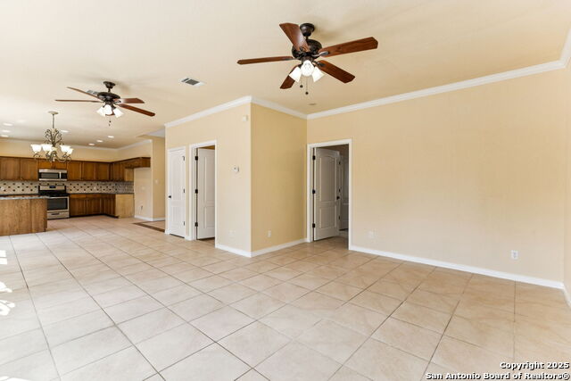 Listing photo id 16 for 2822 Lou St