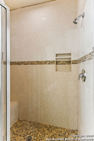 Listing photo id 21 for 2822 Lou St