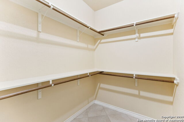 Listing photo id 23 for 2822 Lou St