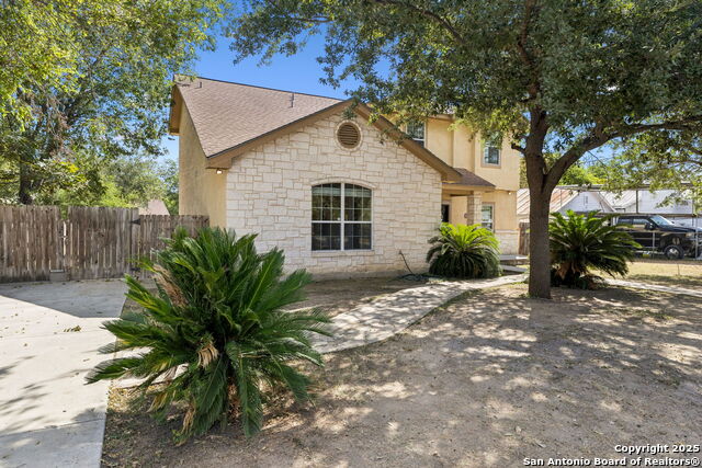 Listing photo id 1 for 2822 Lou St