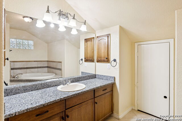 Listing photo id 29 for 2822 Lou St