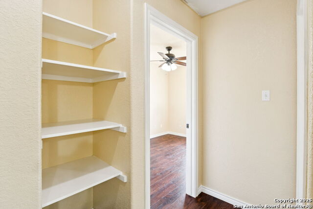 Listing photo id 33 for 2822 Lou St