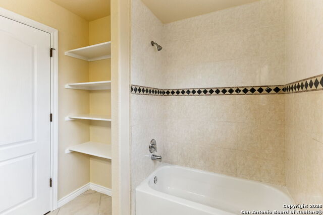 Listing photo id 35 for 2822 Lou St