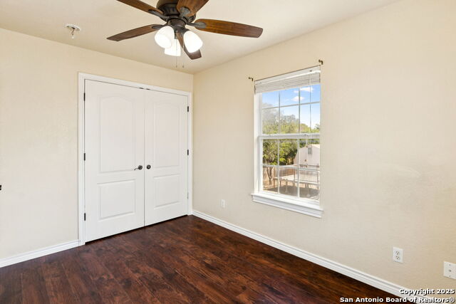 Listing photo id 37 for 2822 Lou St