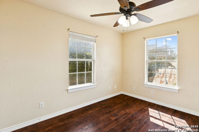 Listing photo id 38 for 2822 Lou St
