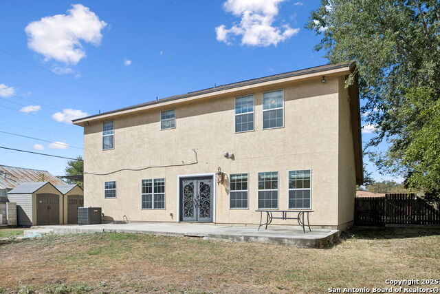 Listing photo id 40 for 2822 Lou St