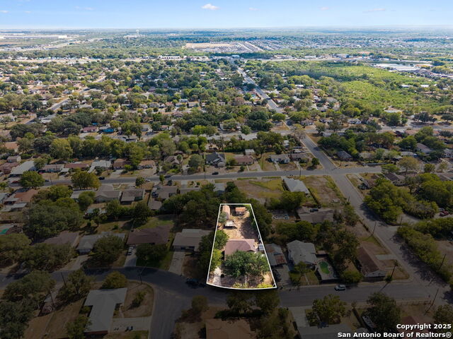 Listing photo id 41 for 2822 Lou St