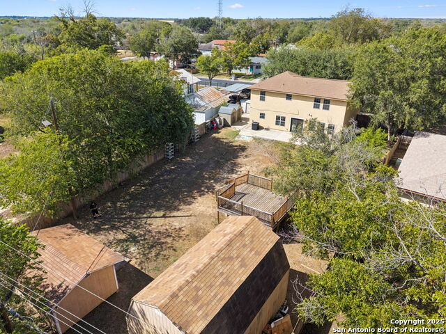 Listing photo id 42 for 2822 Lou St