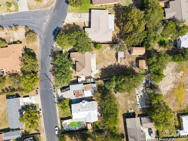 Listing photo id 43 for 2822 Lou St