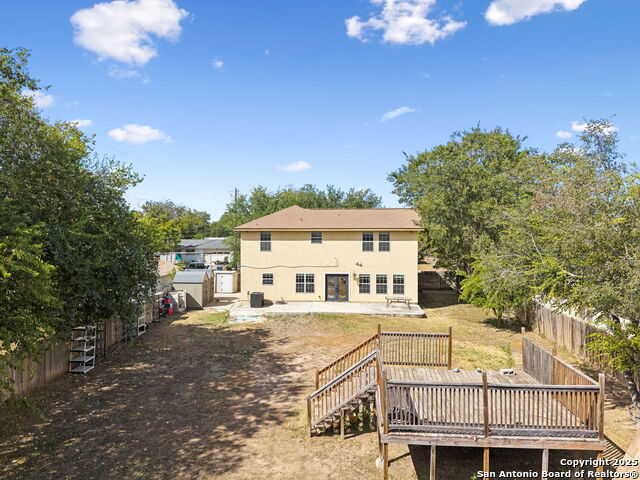 Listing photo id 44 for 2822 Lou St