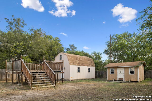 Listing photo id 45 for 2822 Lou St