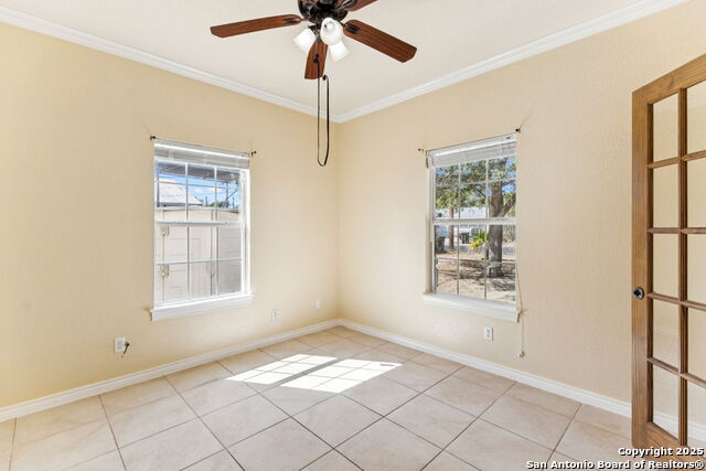 Listing photo id 3 for 2822 Lou St