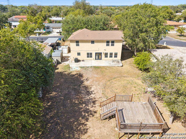 Listing photo id 49 for 2822 Lou St