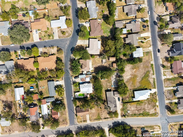 Listing photo id 55 for 2822 Lou St