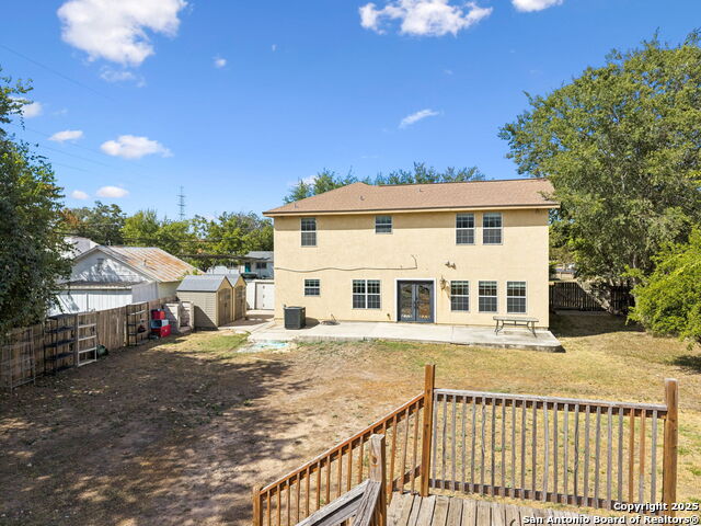 Listing photo id 57 for 2822 Lou St