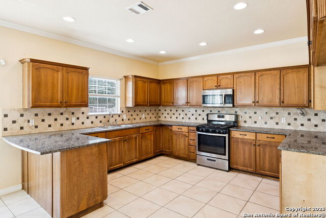 Listing photo id 4 for 2822 Lou St