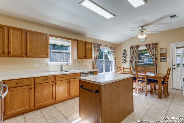 Image 10 of 25 For 14318 Markham Ln