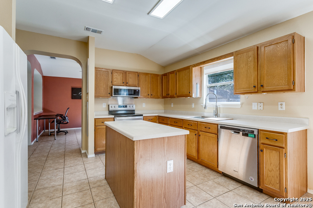 Image 12 of 25 For 14318 Markham Ln