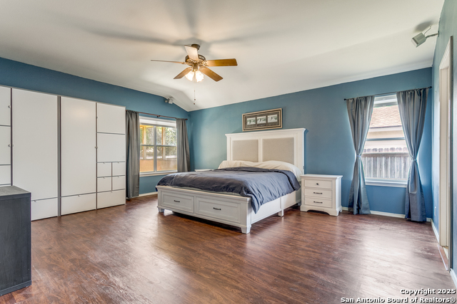 Image 17 of 25 For 14318 Markham Ln